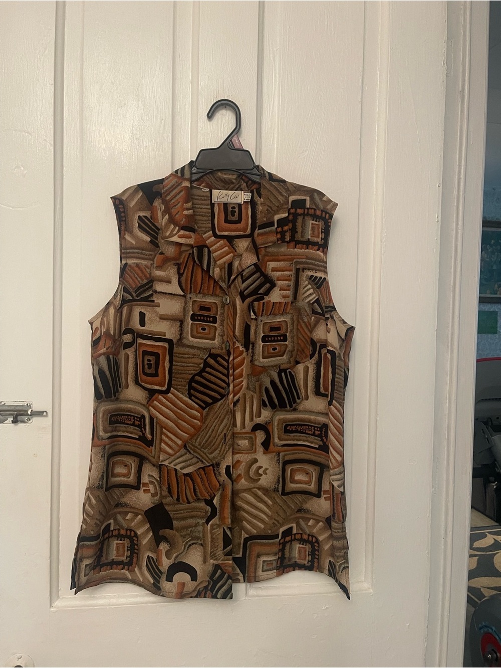 Sleeveless Geo-Print Blouse in Brown Multi